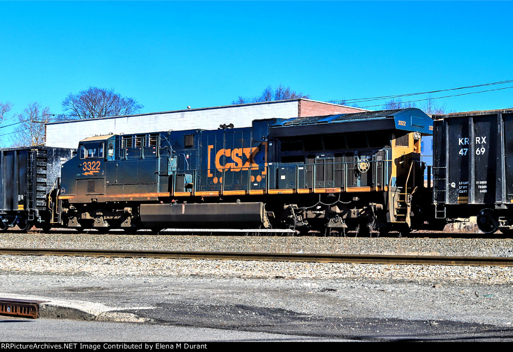 CSX 3322 on M-421